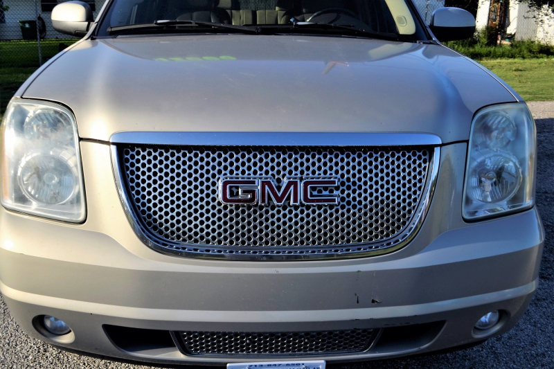 concession-MAZAUGUES-min_gmc-yukon-truck-grill-2828425